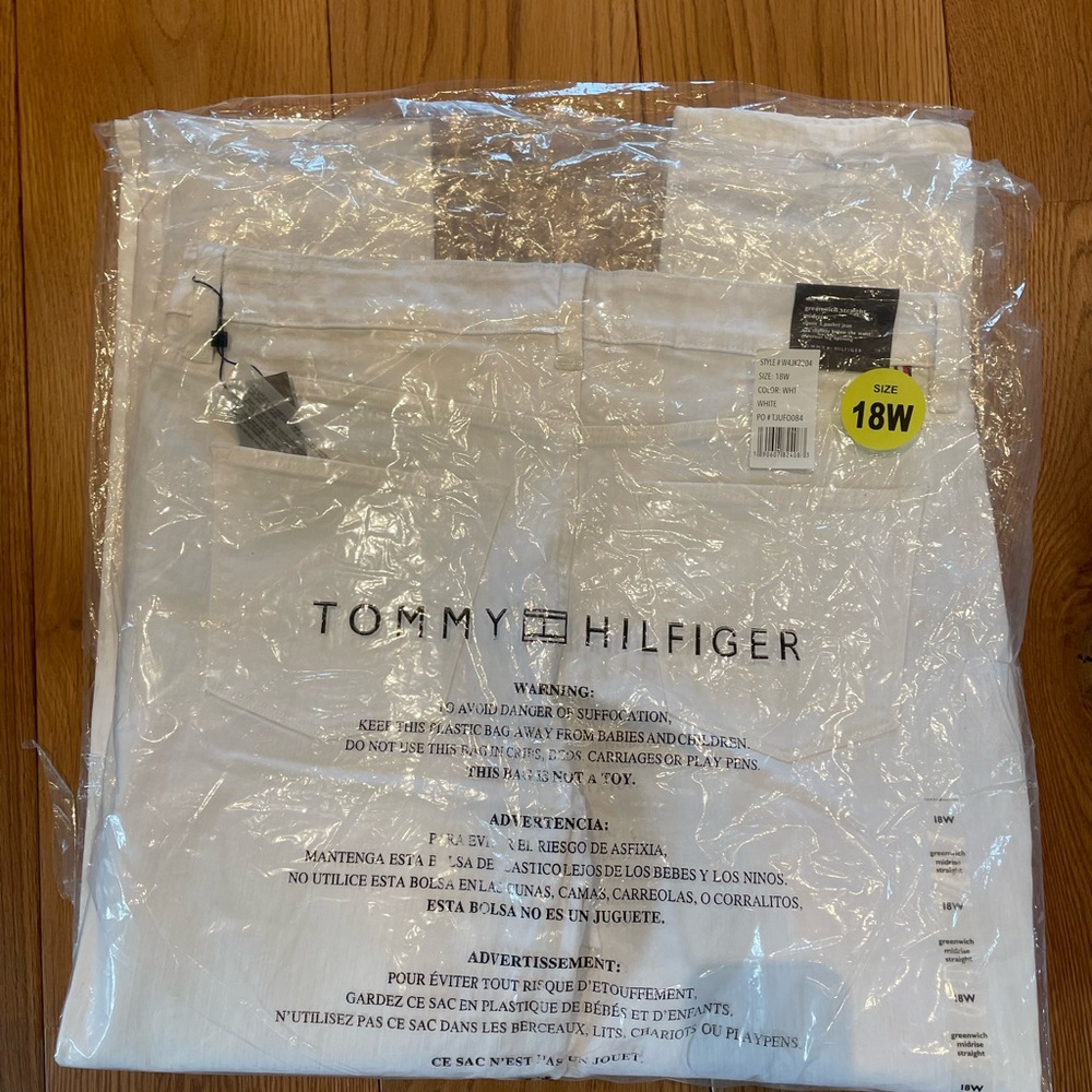 NWT Tommy Hilfiger 18W White Jeans, inseam 29.5”l.  Brand new still in bag/tags